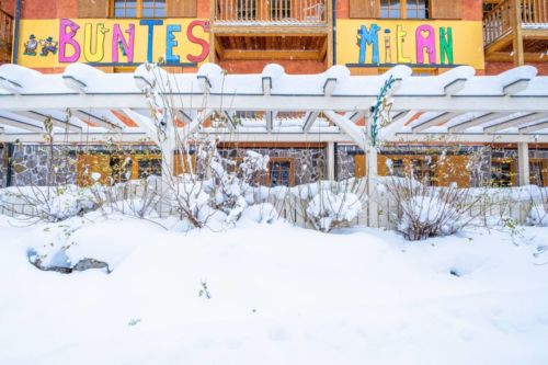 48191399 1037945279721729 498769303634444288 o